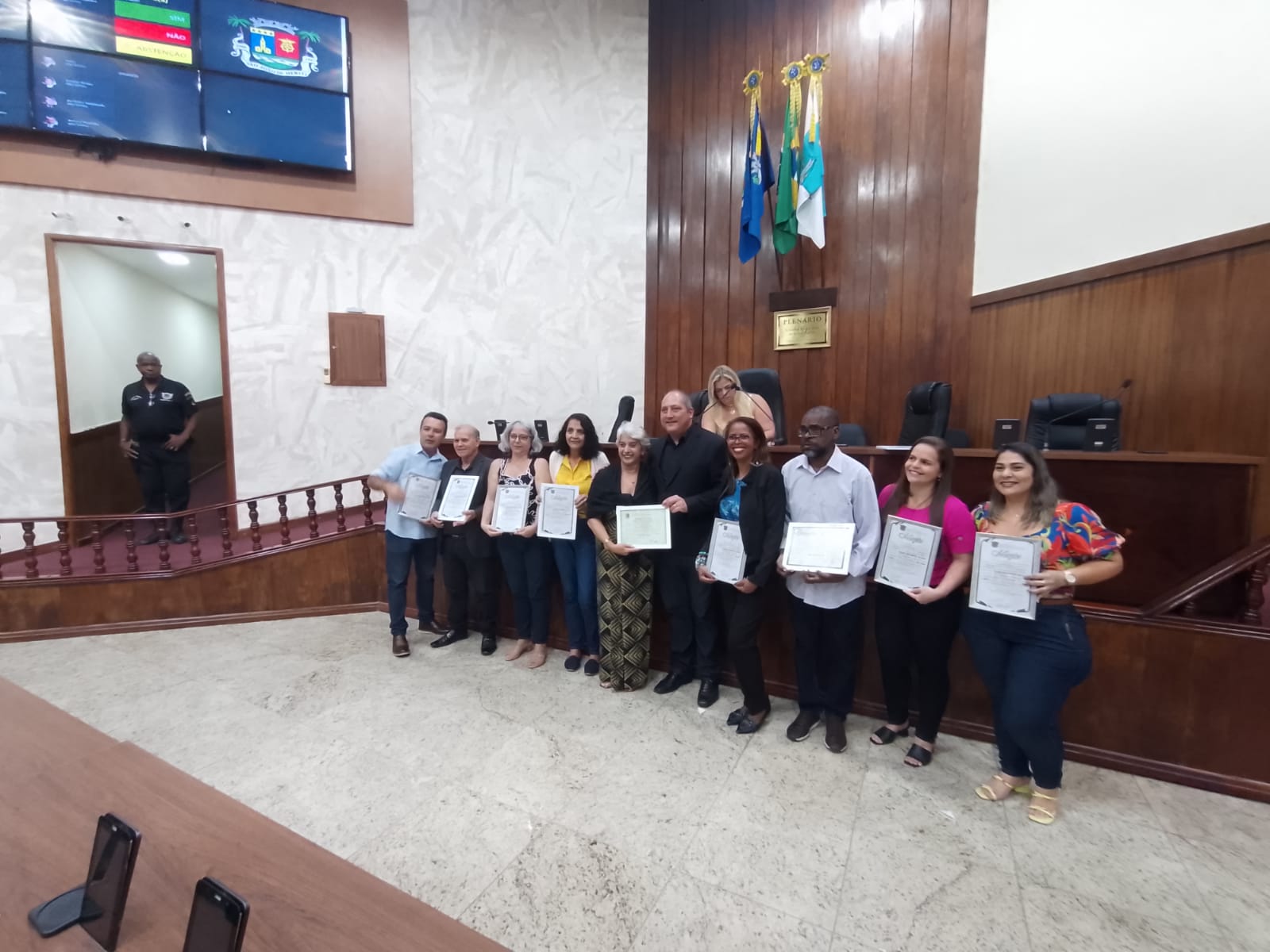 Câmara homenageia membros da sociedade meritiense