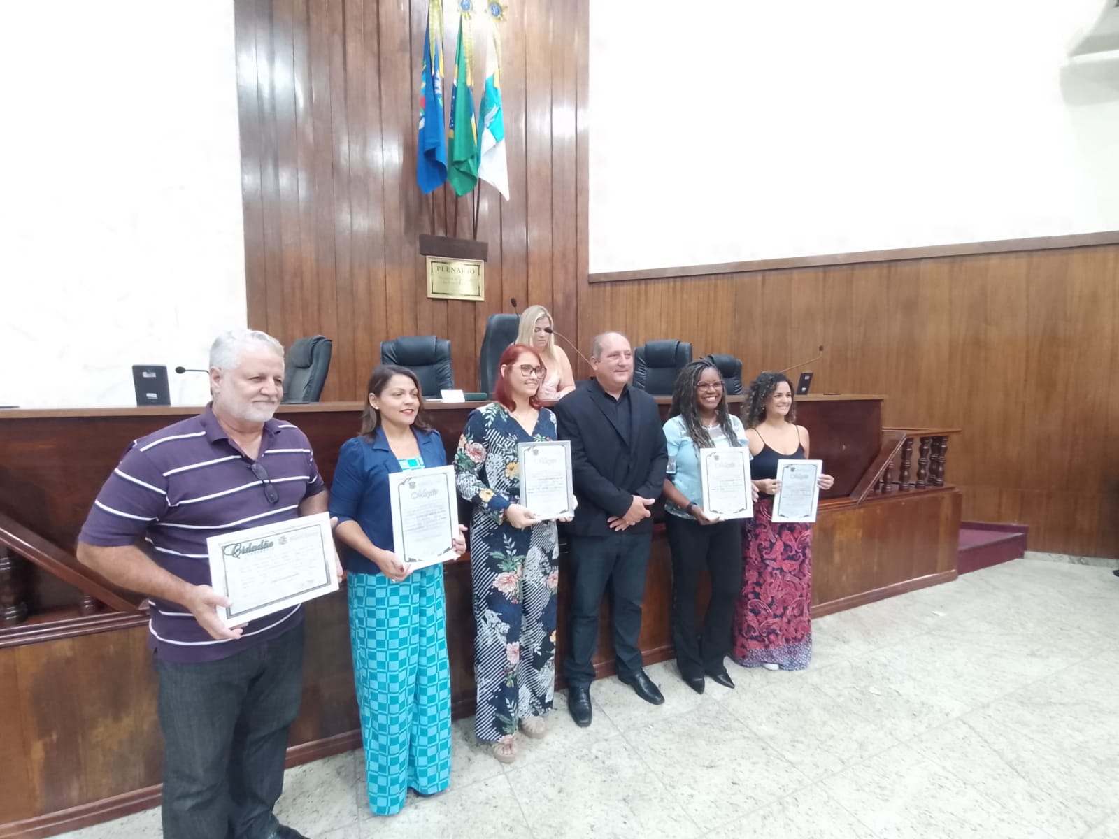 Câmara homenageia membros da sociedade meritiense