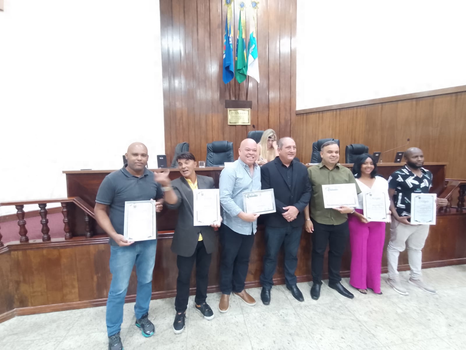 Câmara homenageia membros da sociedade meritiense