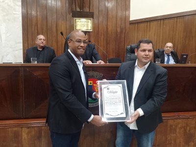 Câmara homenageia membros da sociedade meritiense