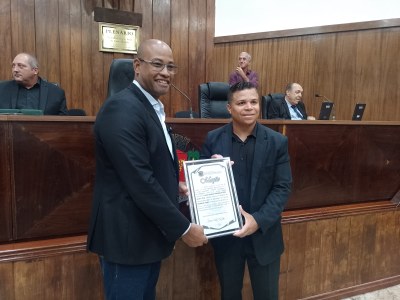 Câmara homenageia membros da sociedade meritiense