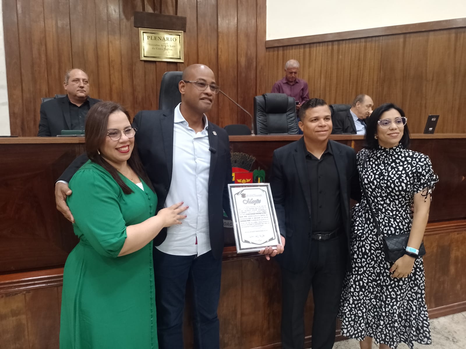 Câmara homenageia membros da sociedade meritiense