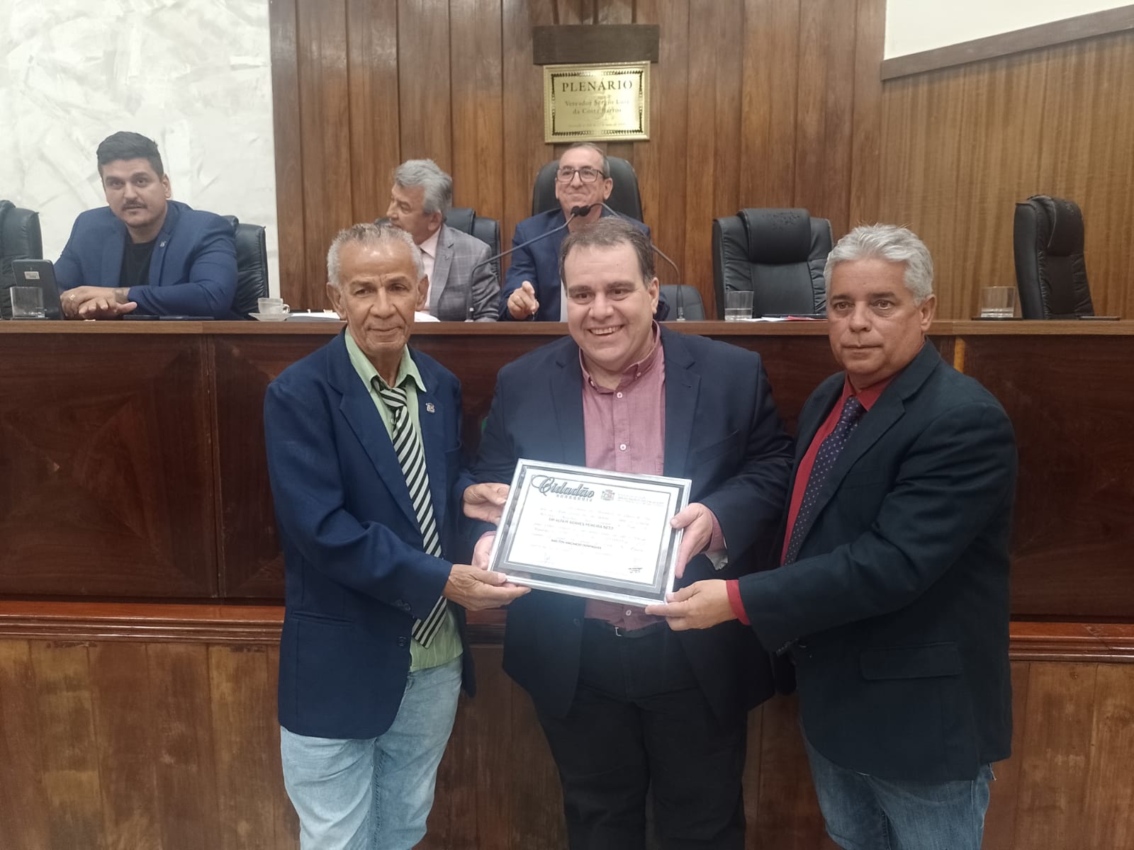 Câmara homenageia servidores da saúde