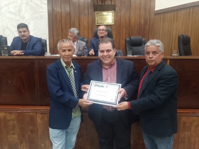 Câmara homenageia servidores da saúde