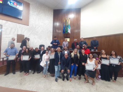 Câmara homenageia servidores da saúde