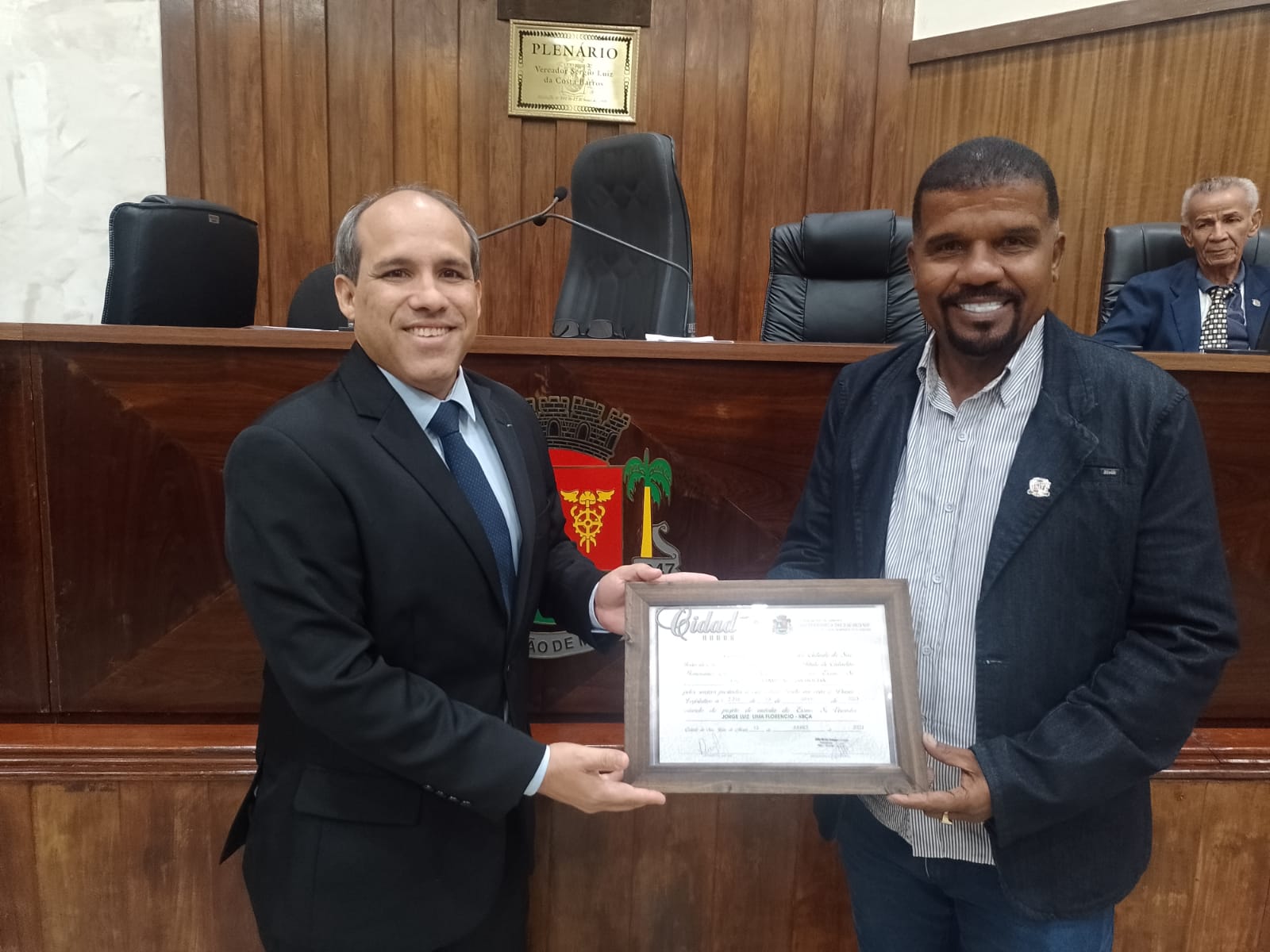 Câmara homenageia ex-intérprete de LIBRAS de ex-presidente Jair Bolsonaro